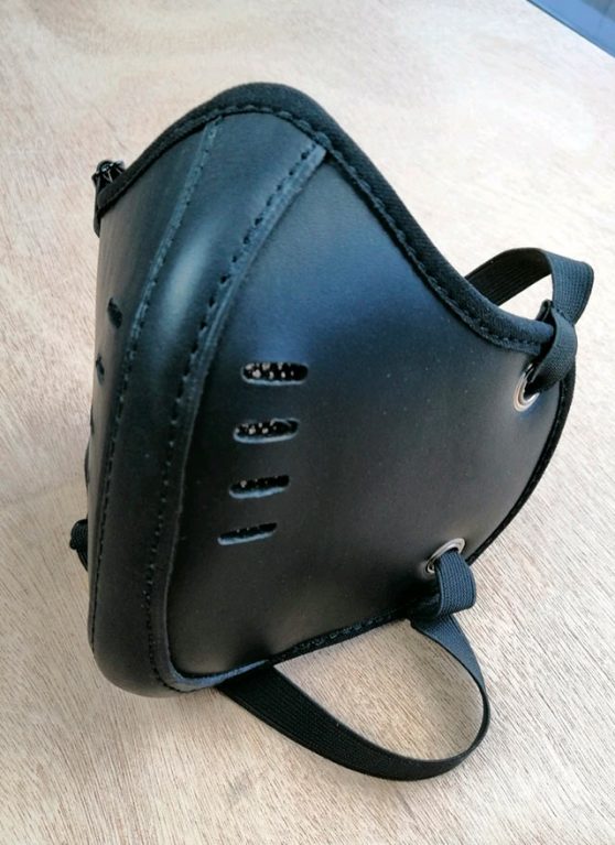 masque-de-moto-en-cuir